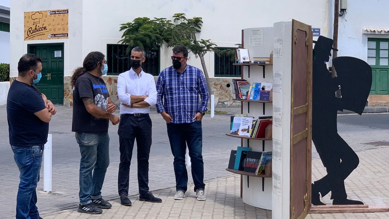 Bibliotecas instaladas en San Bartolomé para el intercambio de libros