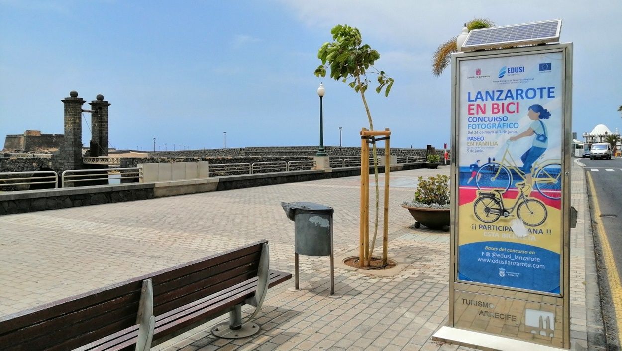 Tótem de 'Lanzarote en Bici' en la avenida de Arrecife