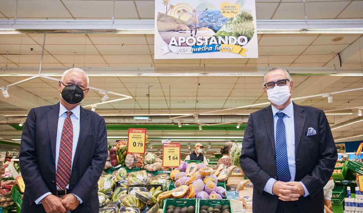 Javier Puga, consejero delegado de DinoSol Supermercados, y José Carlos Francisco, presidente de Corporación 5