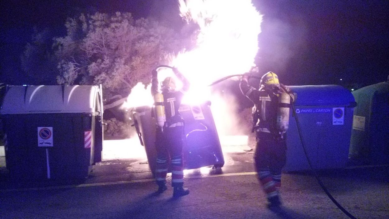 Incendio de un contenedor en El Cable