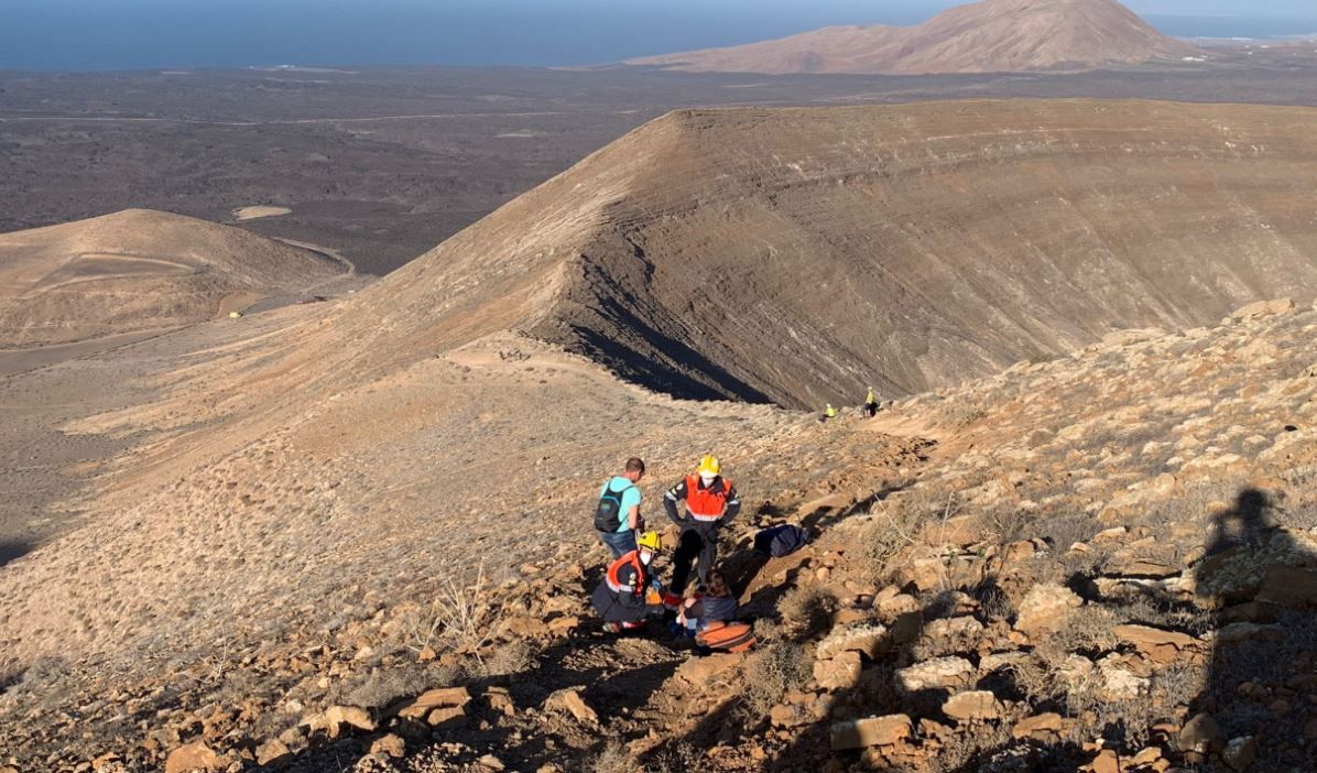 Rescatan a una senderista herida tras caer en Caldera Blanca