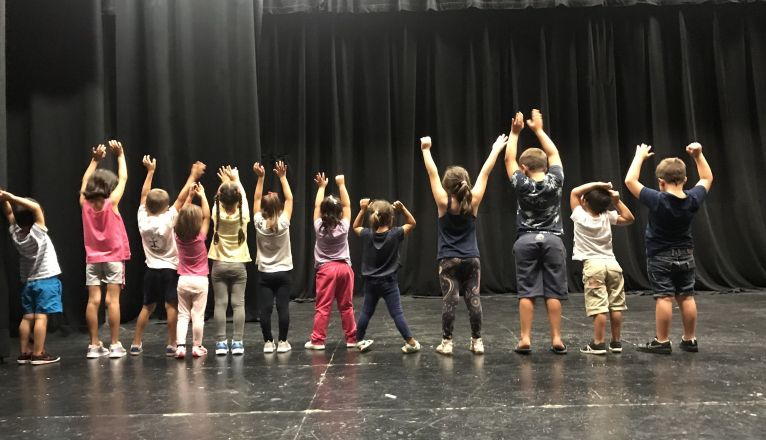 Un grupo de niños en la Escuela de Artes Escénicas de Lanzarote