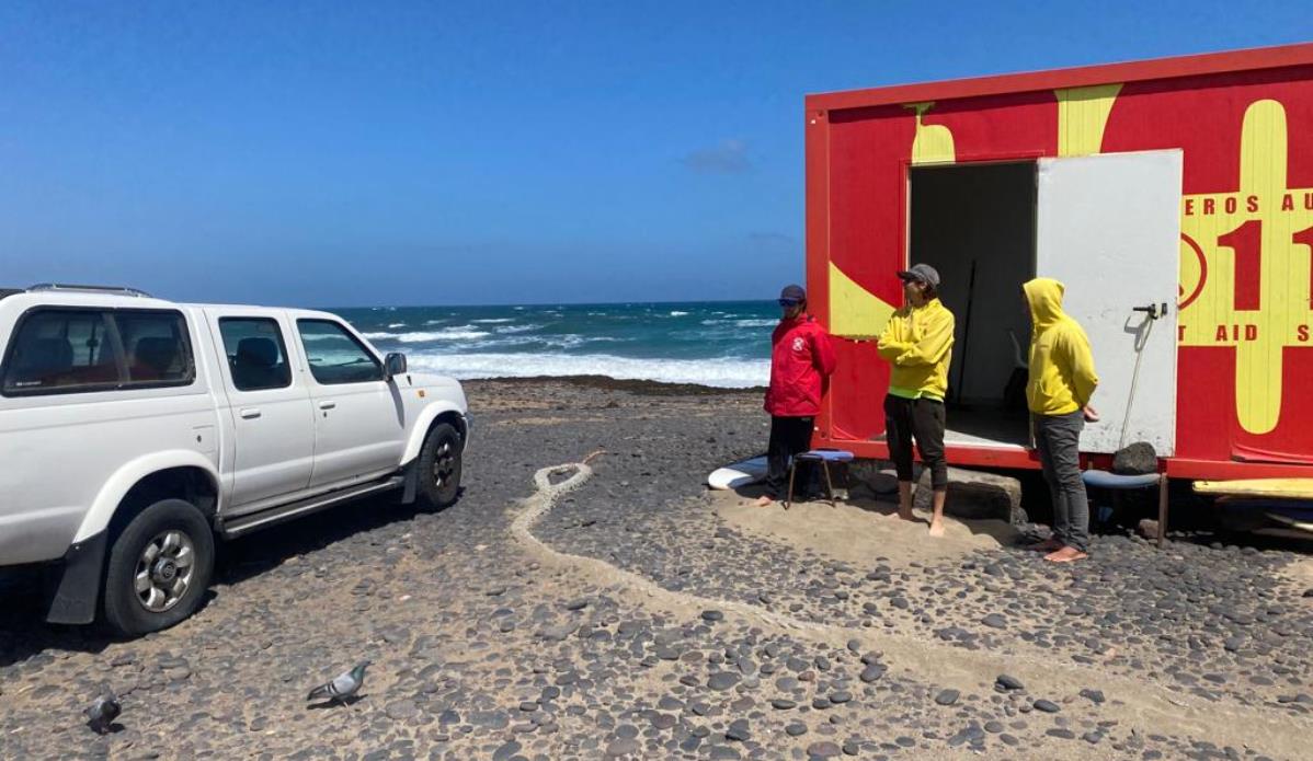 Teguise niega falta de vigilancia en Famara: "Hay tres vigilantes y un vehículo"