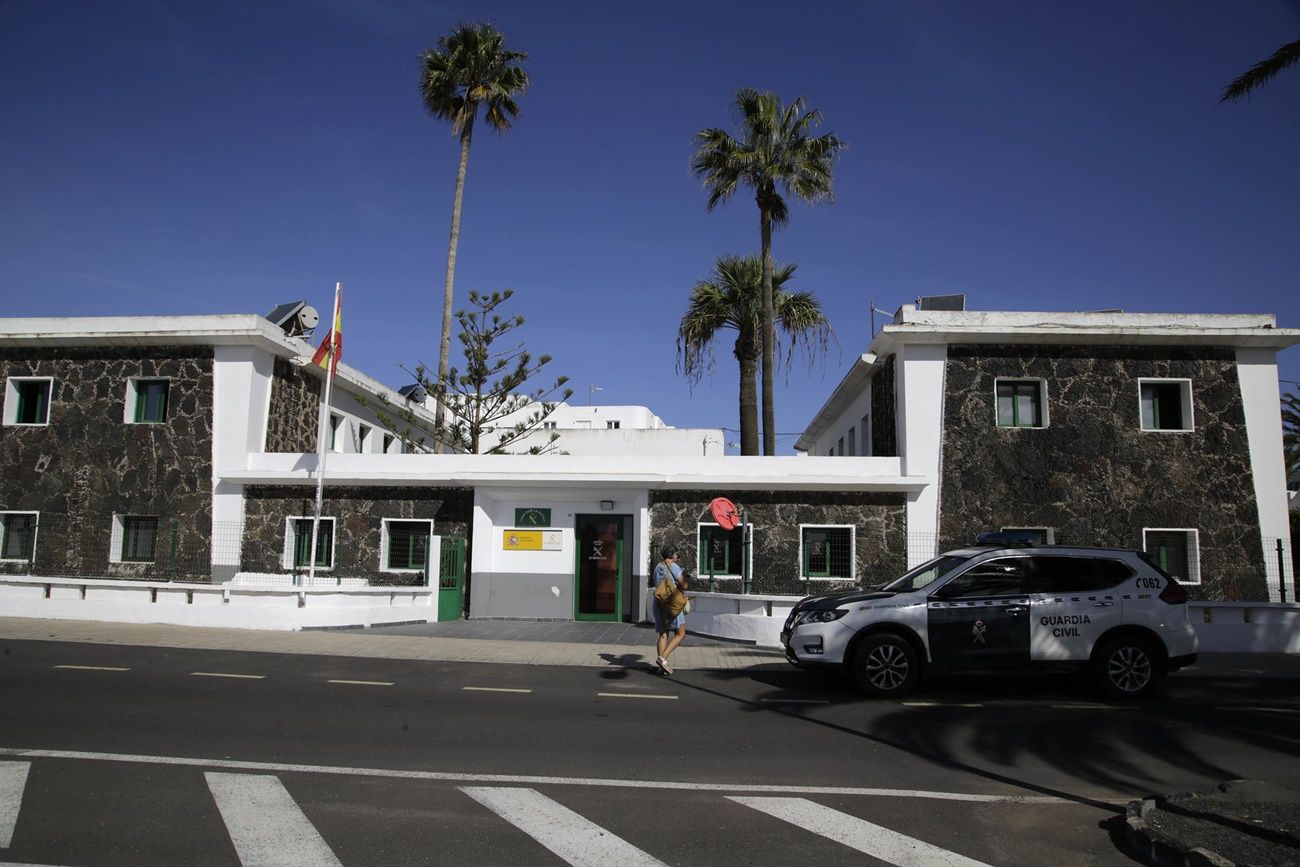 Fachada del cuartel de la Guardia Civil de San Bartolomé