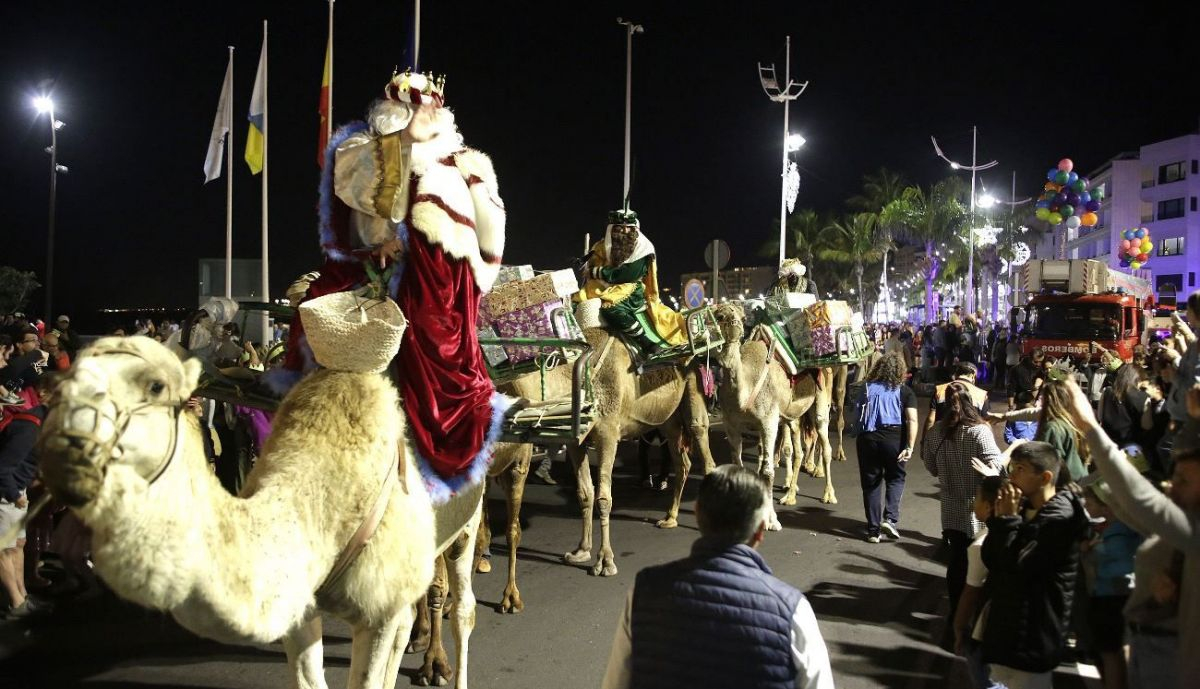 Los Reyes Magos De Oriente Reparten Ilusión En Arrecife 