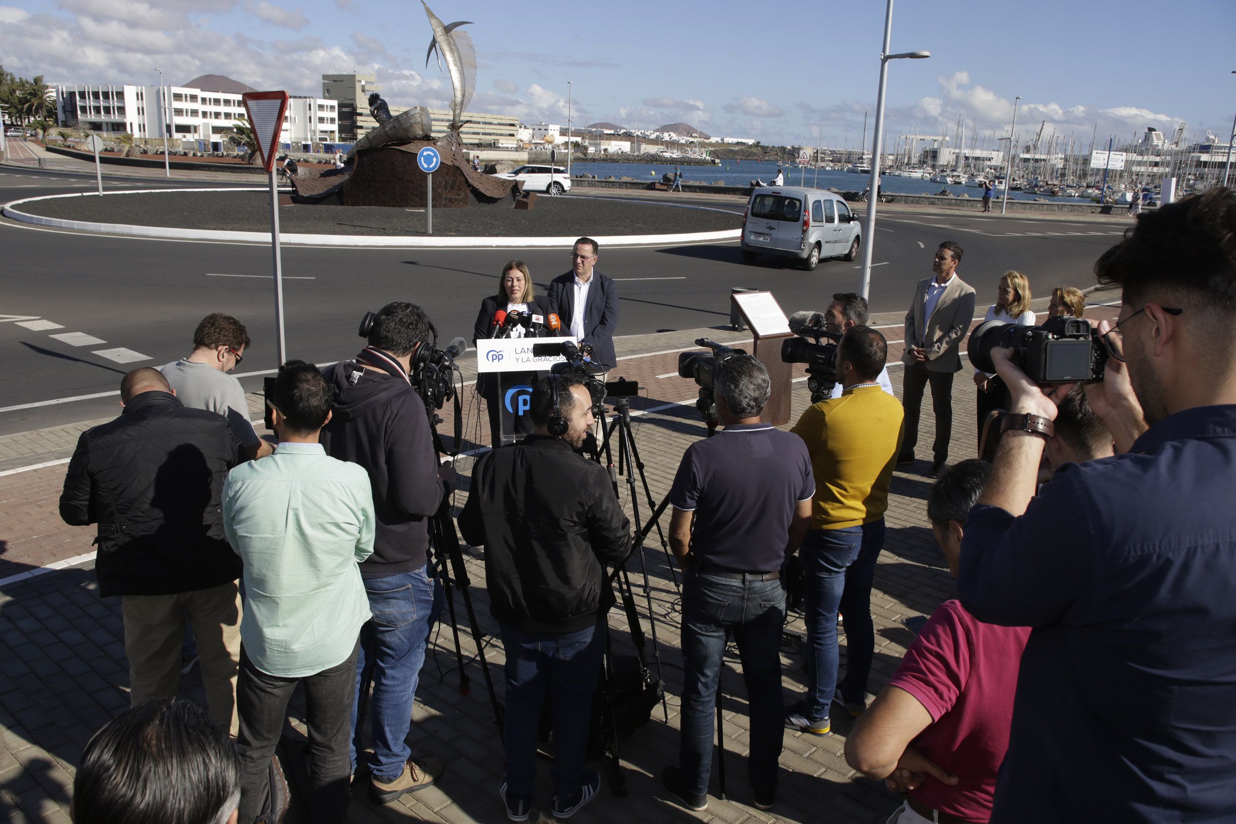 Astrid Pérez visita las obras de transformación de la calle Tenderete – PP  Lanzarote