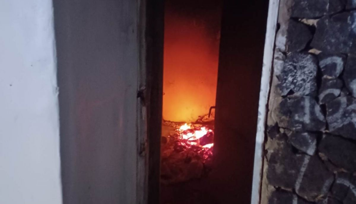 Los Bomberos Apagan El Fuego De Una Vivienda Abandonada En Tahíche