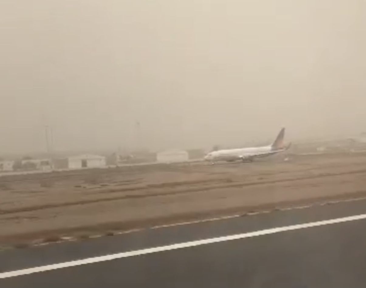 Calima en el aeropuerto de Lanzarote (Vídeo: Joaquín Marquinez)