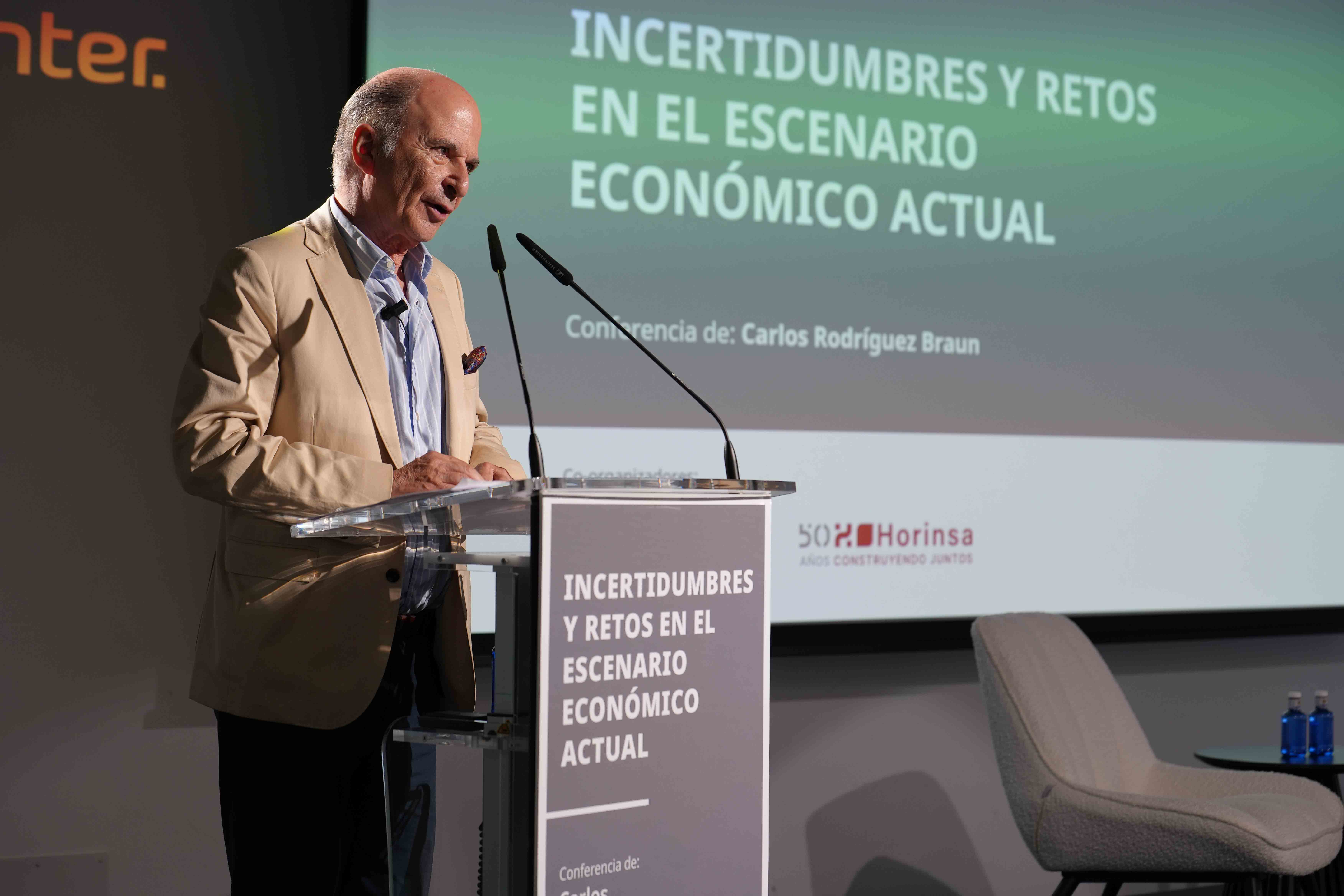 El economista Carlos Rodríguez Braun durante su intervención