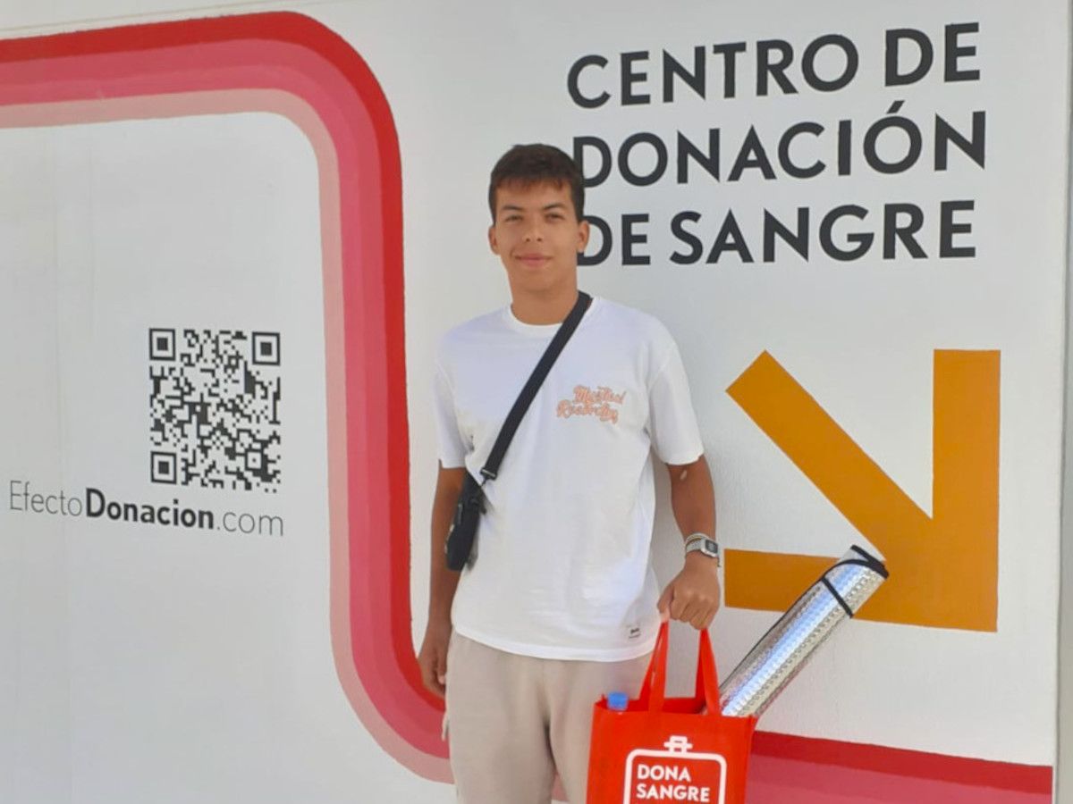 Un joven que dona sangre por primera vez