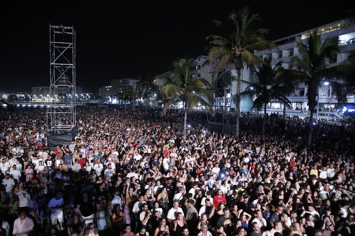 Concierto del grupo Gente de Zona en la playa de El Reducto (Foto: José Luis Carrasco)