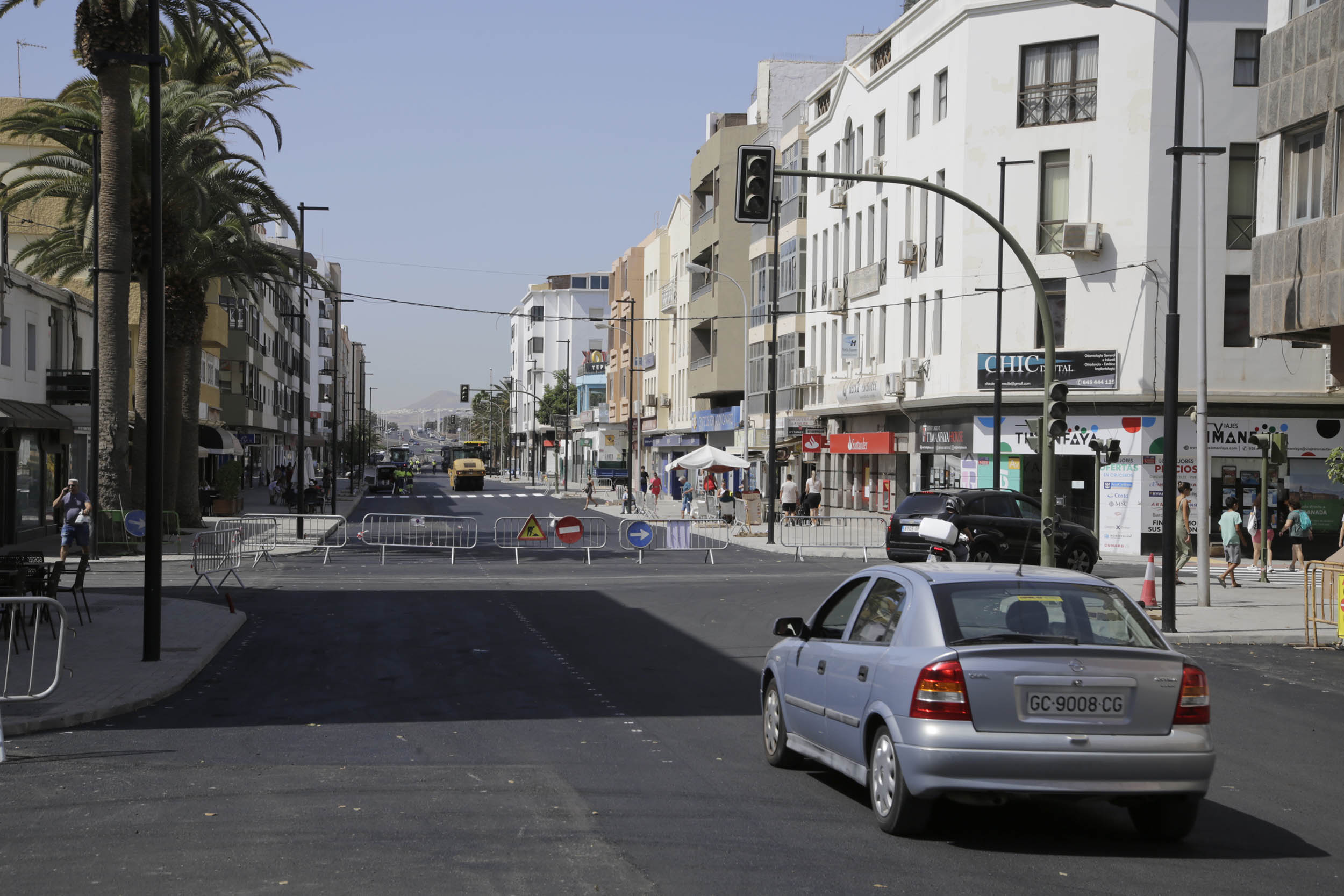 Asfaltado en la Avenida Manolo Millares que abre al tráfico este miércoles. Foto: José Luis Carrasco. 