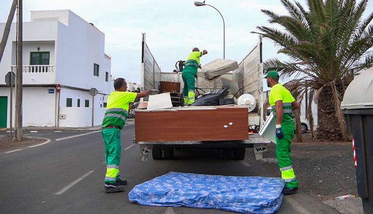 Servicio de recogida de enseres. Foto: Ayuntamiento de Arrecife.