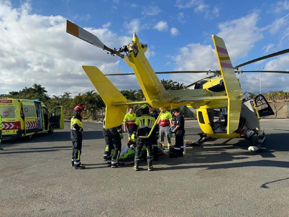 Ambulancia y helicóptero medicalizados del SUC en una intervención 