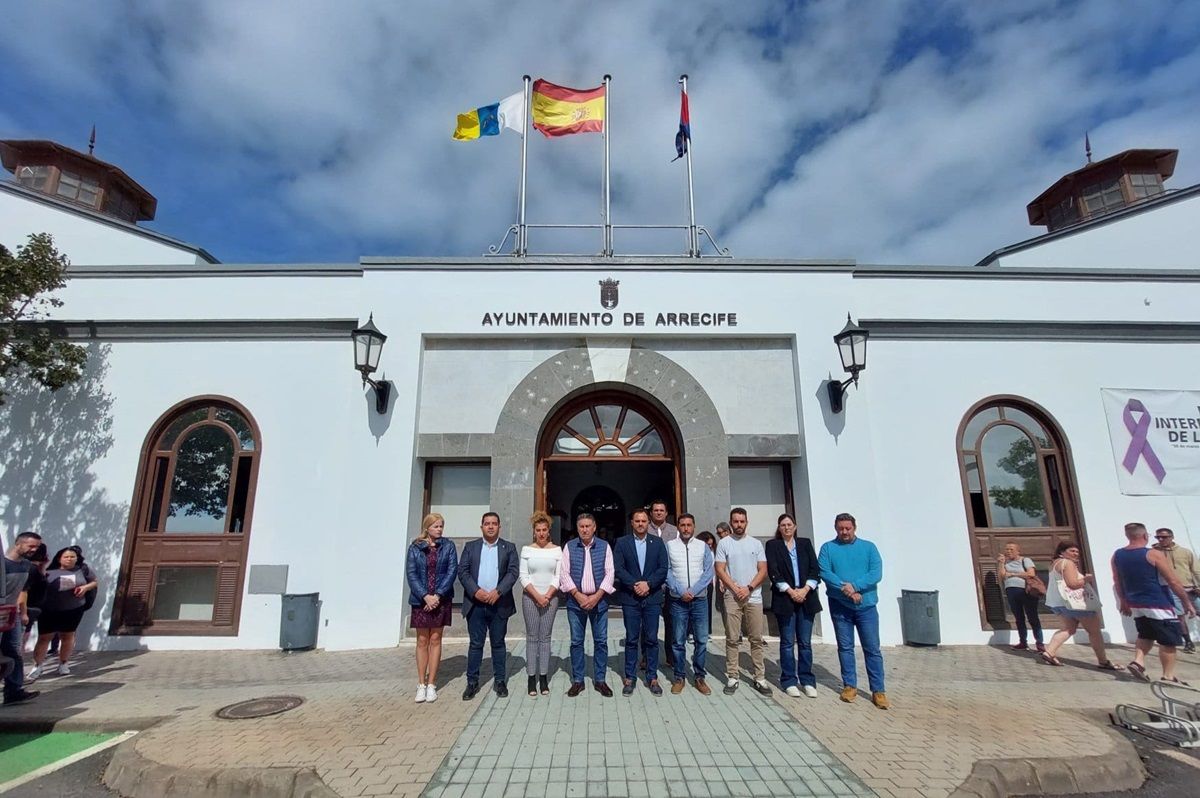 Arrecife guarda un minuto de silencio en recuerdo de las víctimas del 11 M, y de todos los fallecidos en terrorismo