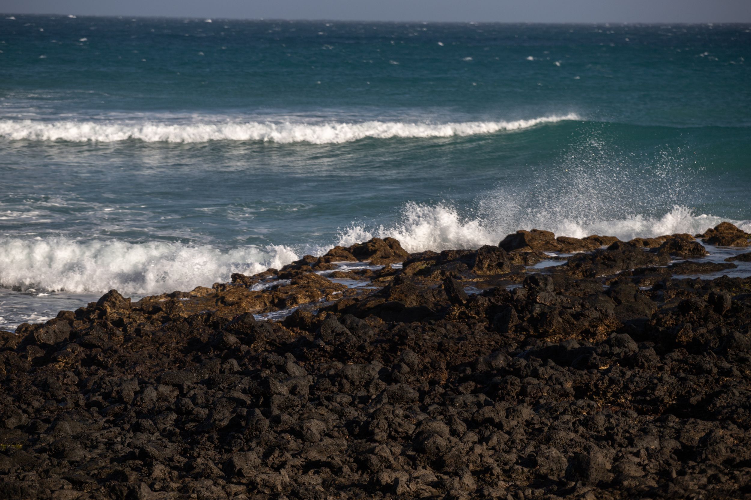 Oleaje en Las Caletas, Lanzarote. Foto: Andrea Domínguez.