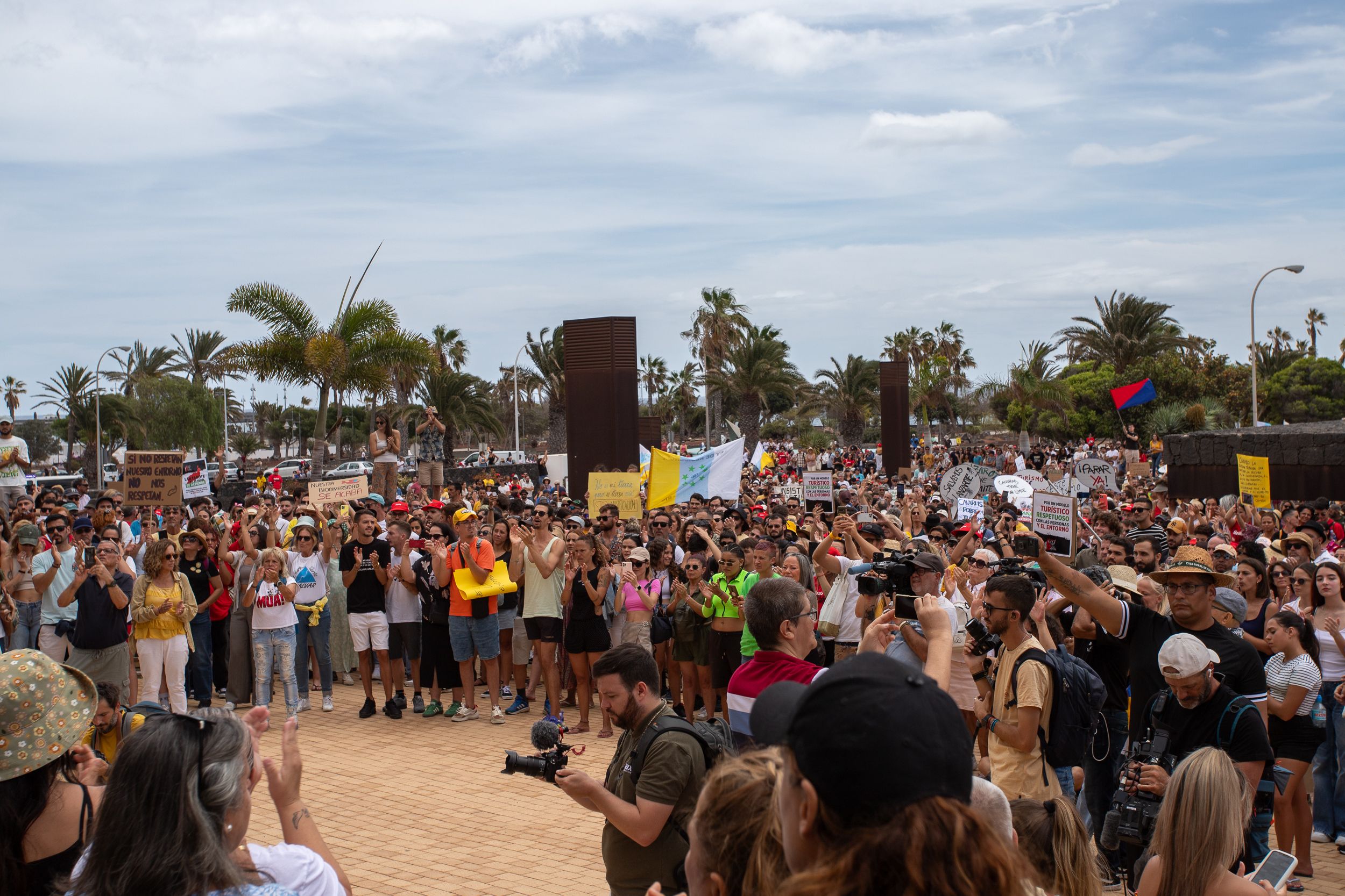 Manifestación del 20 de abril contra la masificación turística en Lanzarote. Foto: Andrea Domínguez.