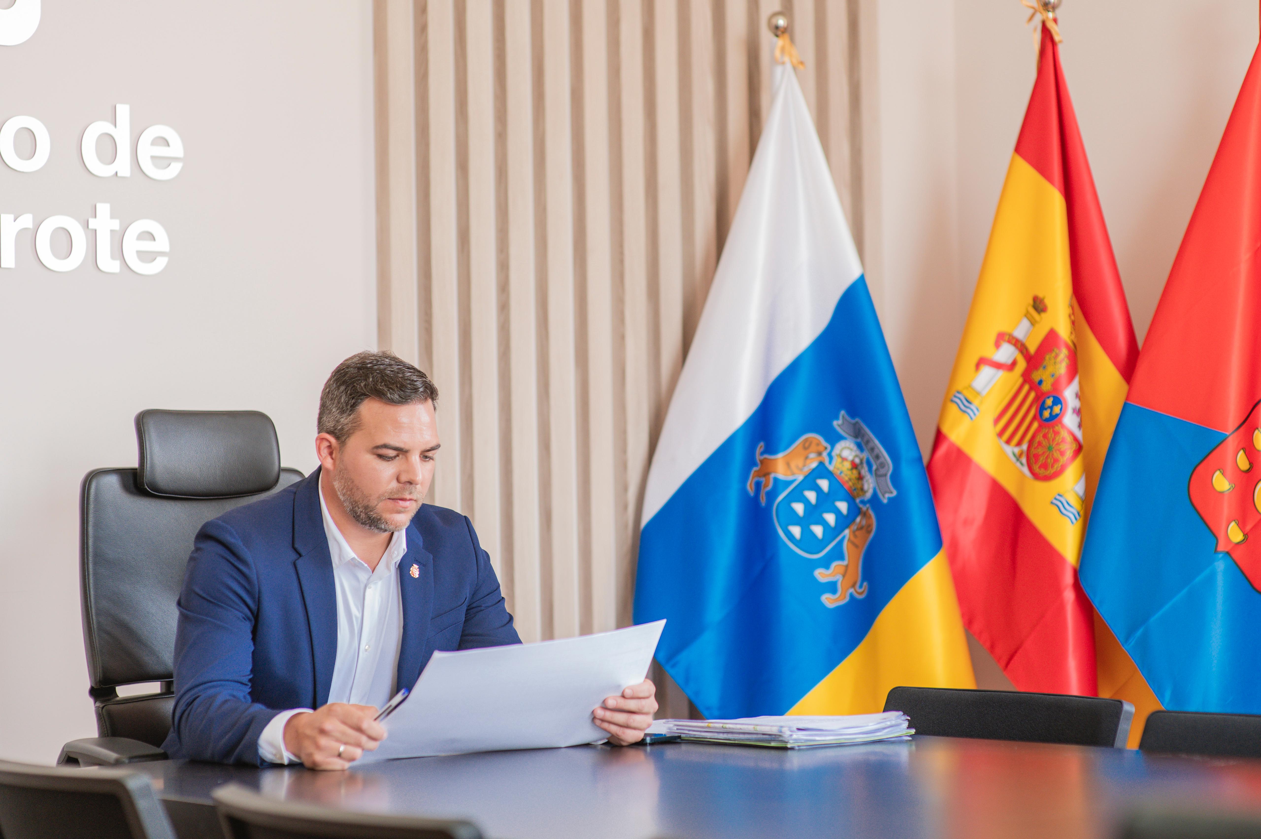 El vicepresidente del Cabildo de Lanzarote, Jacobo Medina, en su despacho