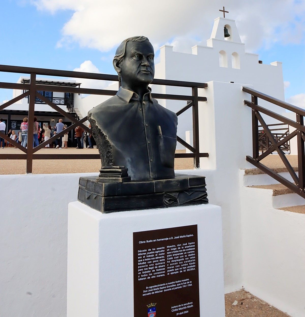 Busto de JM Espino