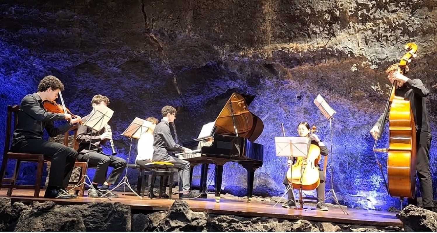 Concierto del alumnado del Salvador en la Cueva de Los Verdes