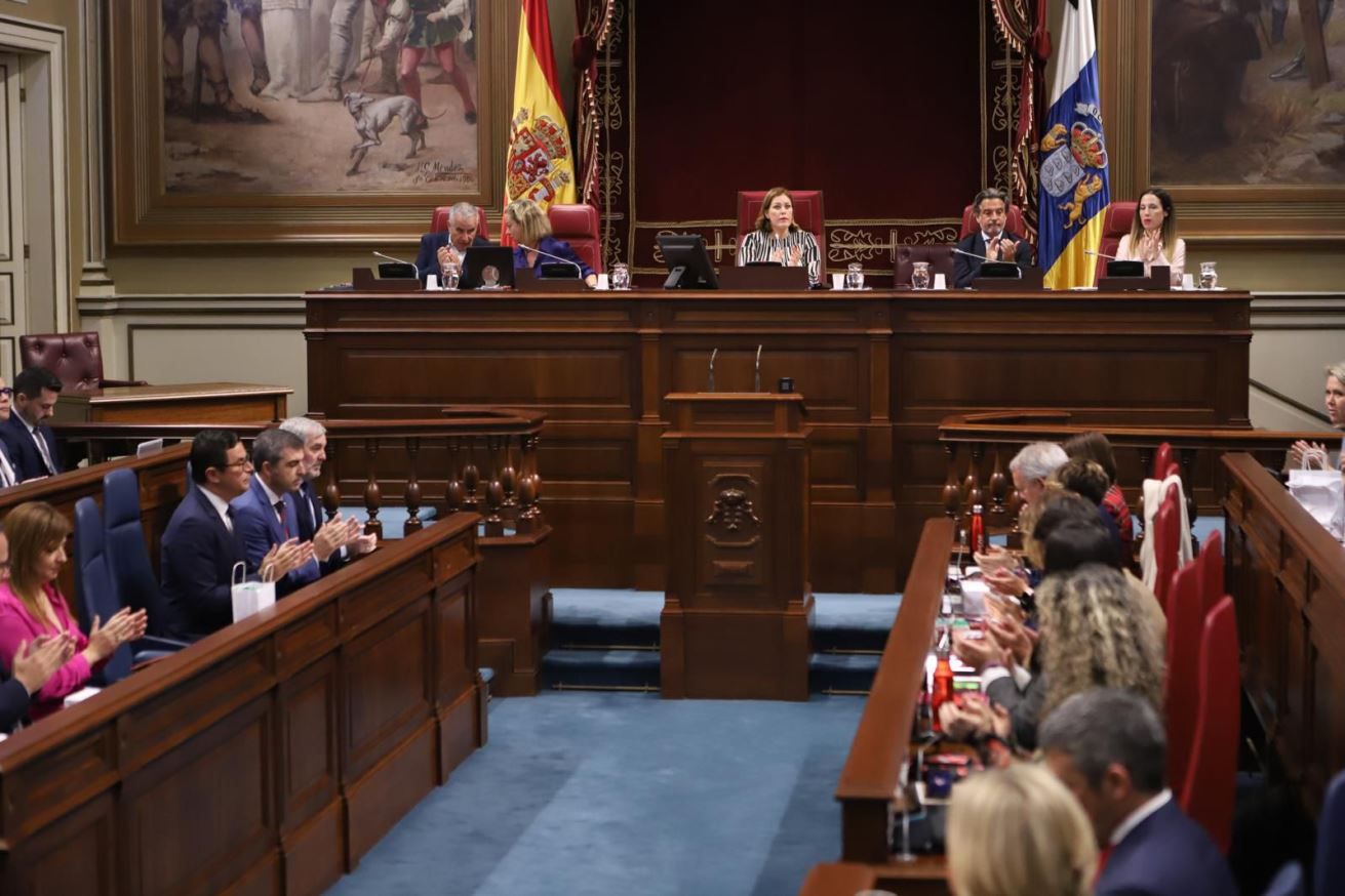 Los diputados durante una sesión del Parlamento de Canarias