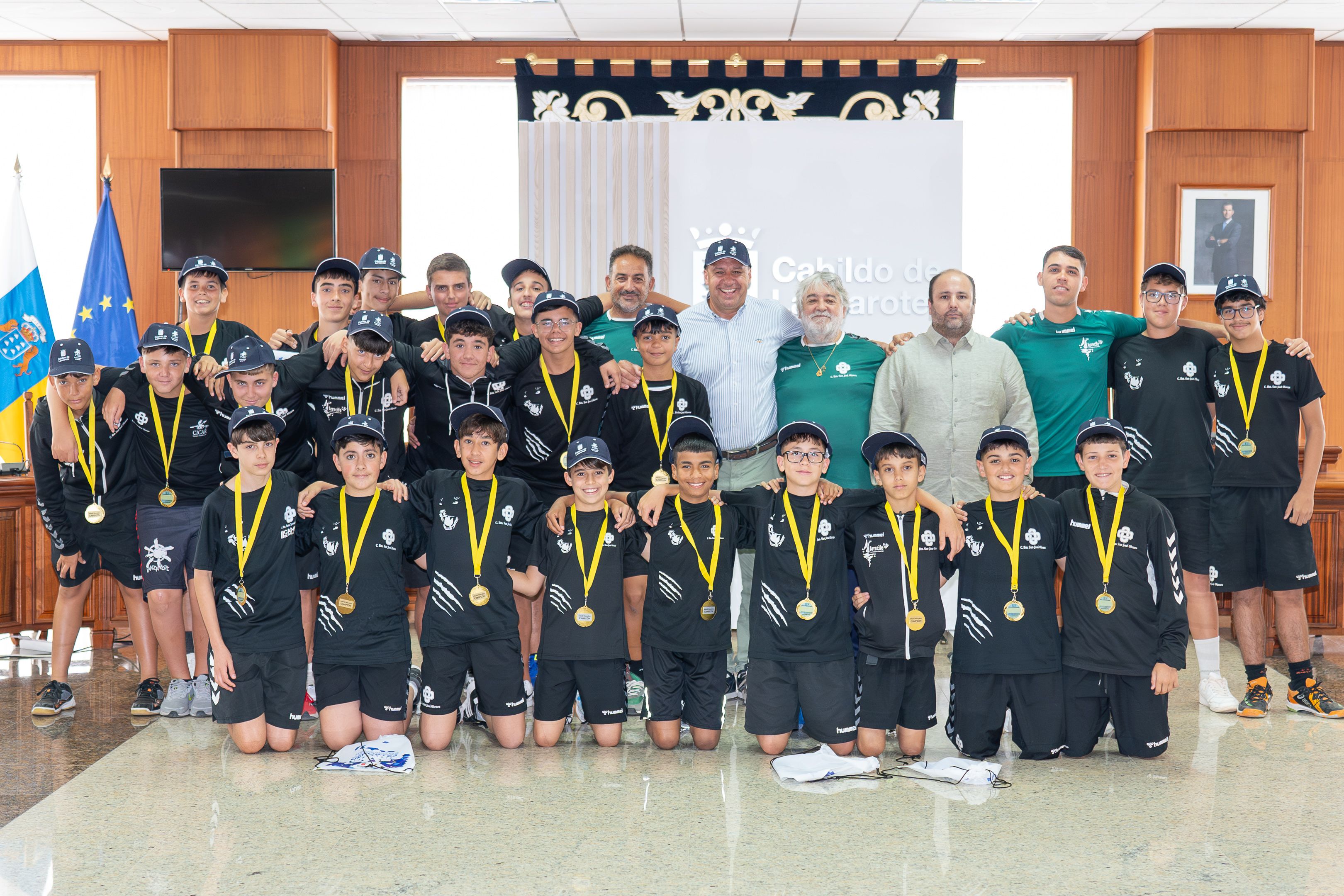 Recibimiento en el Cabildo de Lanzarote del equipo infantil Ca´Mario Lanzarote San José Obrero