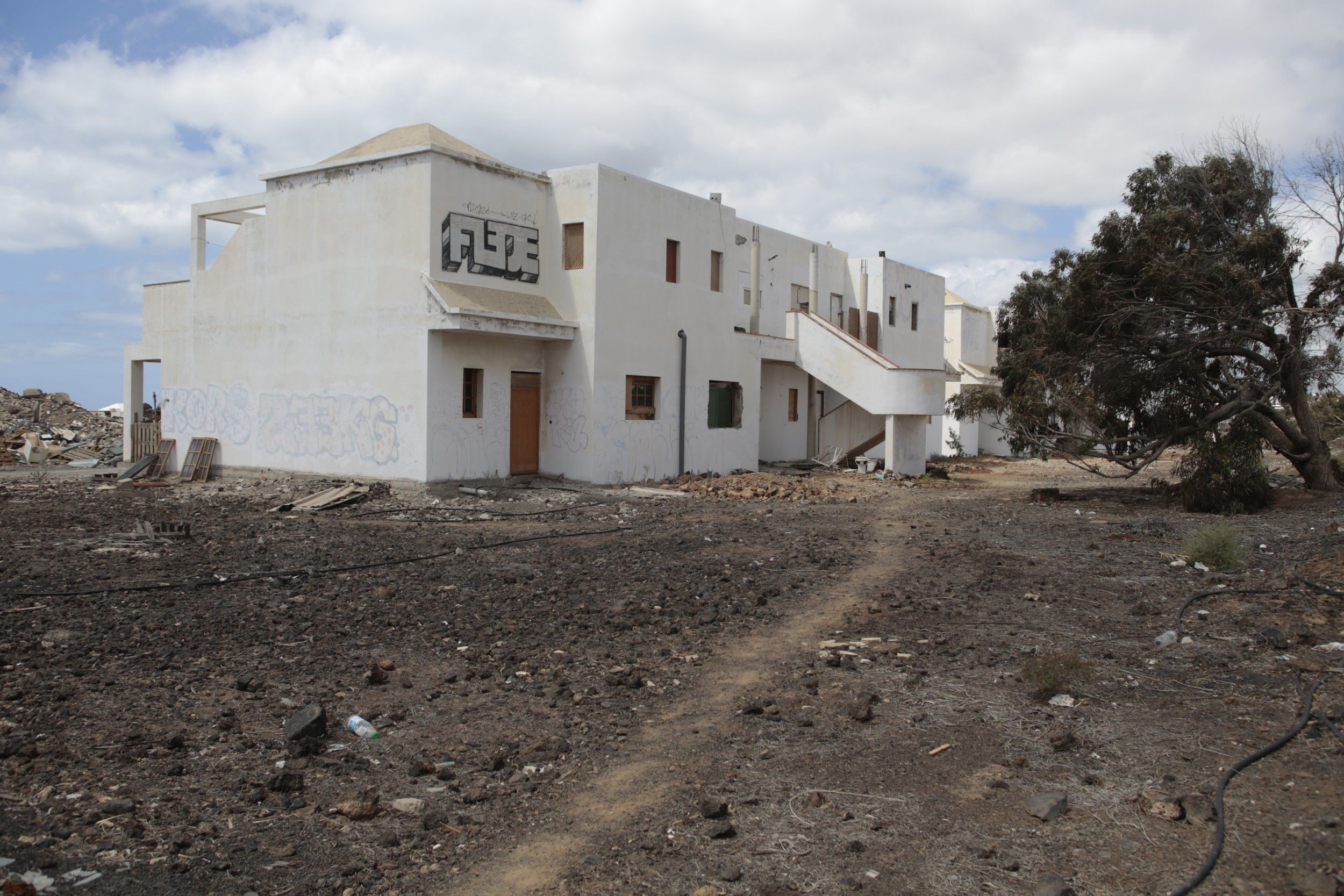 Viviendas ocupadas en Costa Teguise. Foto: Juan Mateos.