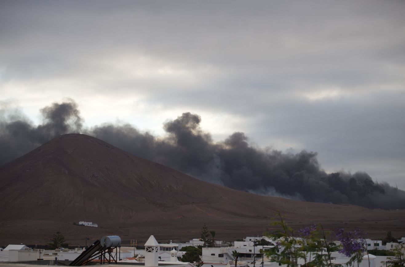 Imágenes del incendio del vertedero de Zonzamas