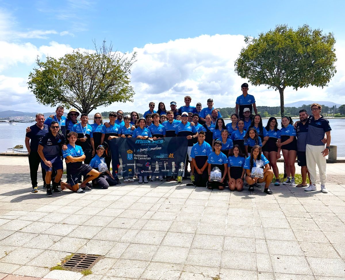 Los Marlines tras ganar en la II Copa de España de Kayak de Mar