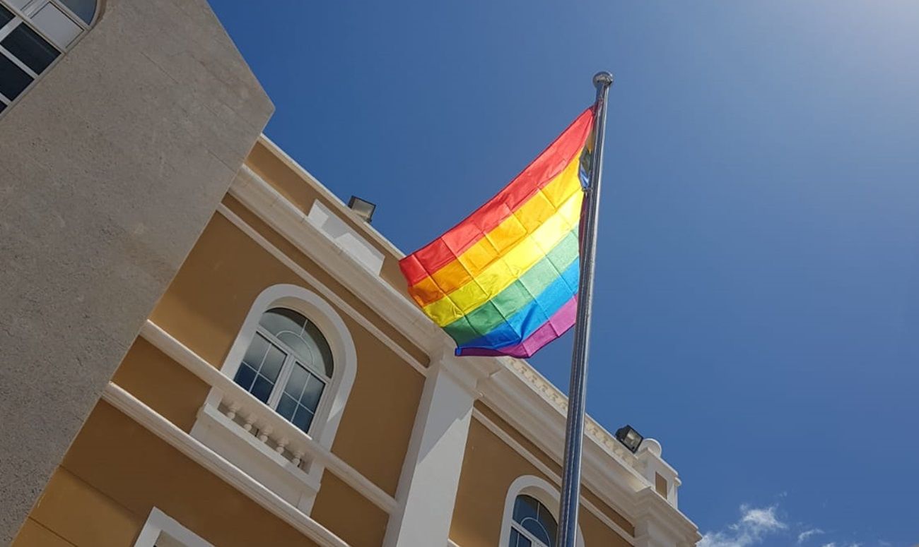 Bandera LGTBIQ+ en Cabildo de Lanzarote