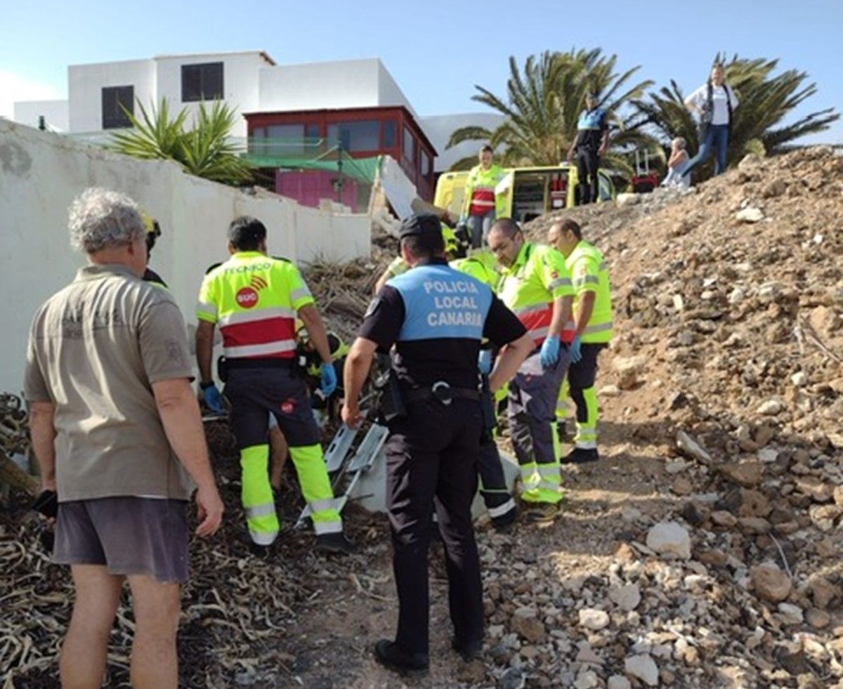 Los bomberos, la Policía Local y los servicios sanitarios en Tías