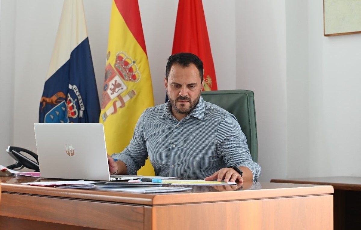 Yonathan de León aprueba aumentar las inversiones en sus presupuestos anuales en Arrecife