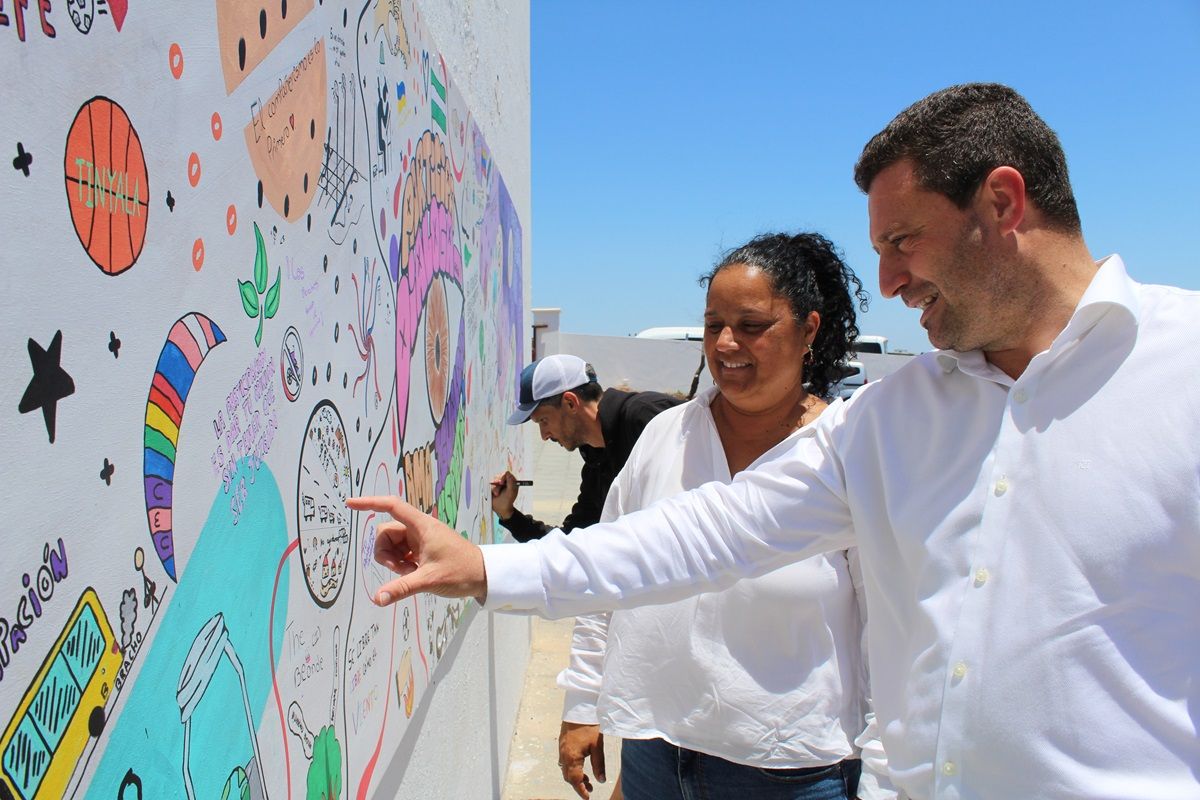 El alcalde de Yaiza y la concejala de Participación Ciudadana en una jornada en el IES Yaiza