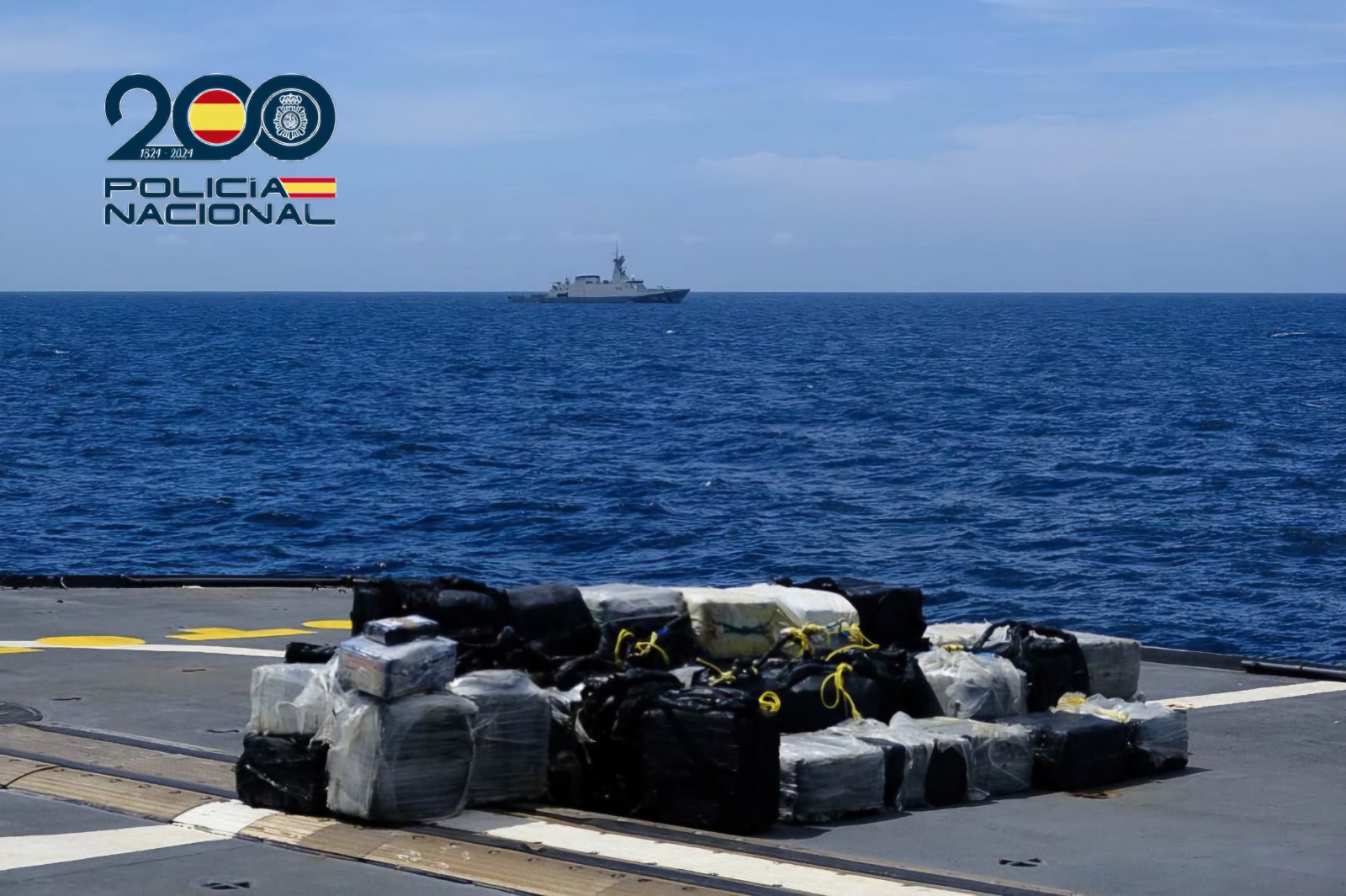 Interceptan un pesquero que transportaba 2,7 toneladas de cocaína cerca de Canarias