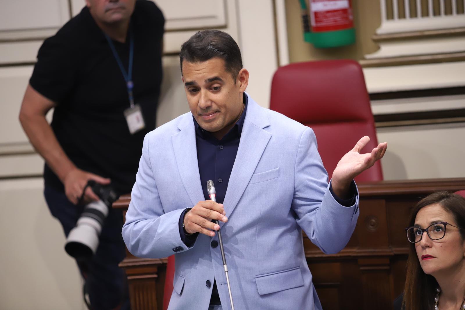 Yoné Caraballo pregunta a la consejera de sanidad