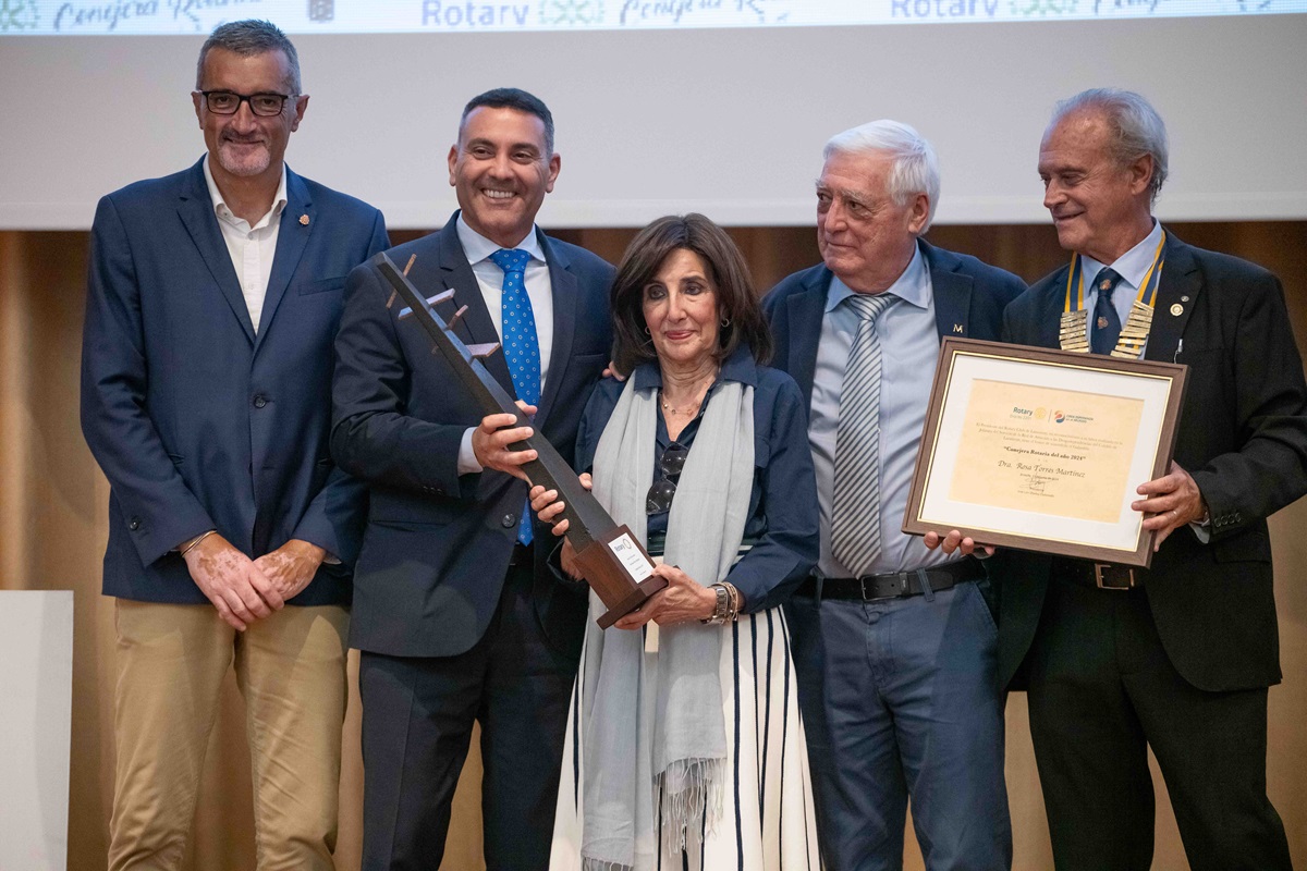 Premio a Rosa Torres a la Conejera Rotary del año