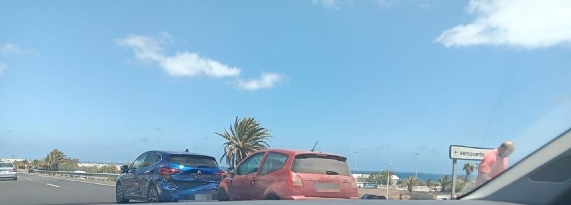 Los coches que han colisionado en el Aeropuerto (Fotos: La Voz)