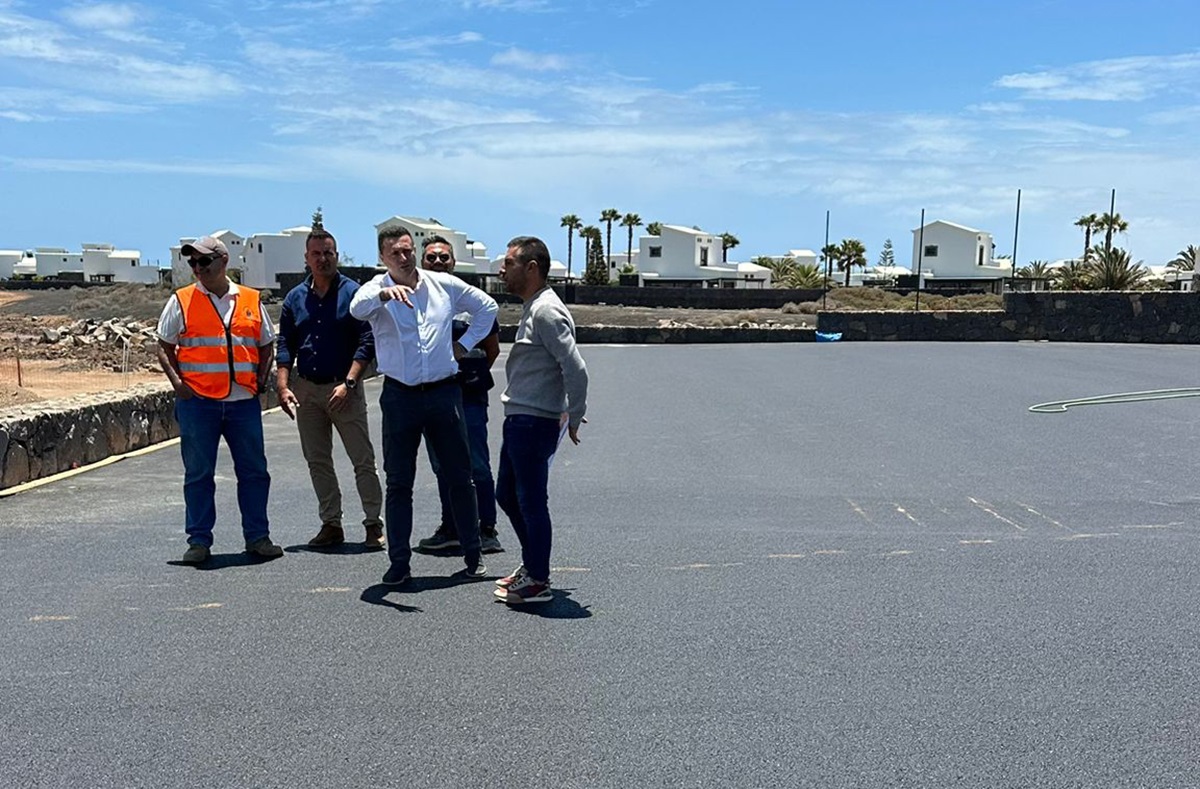 Avanzan las obras de la cancha de Faro Pechiguera en Playa Blanca