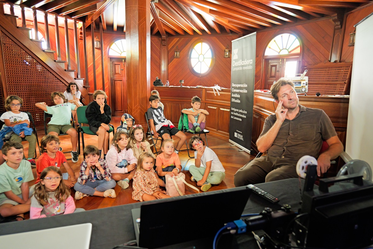 Taller de la 'Destiladera chinija: descubriendo el cine' para los chinijos en Arrecife