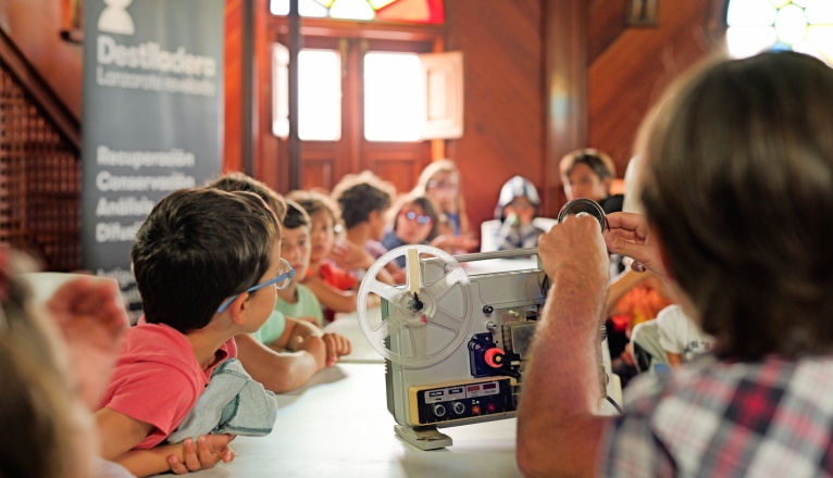 Taller de la 'Destiladera chinija: descubriendo el cine' para los chinijos en Arrecife