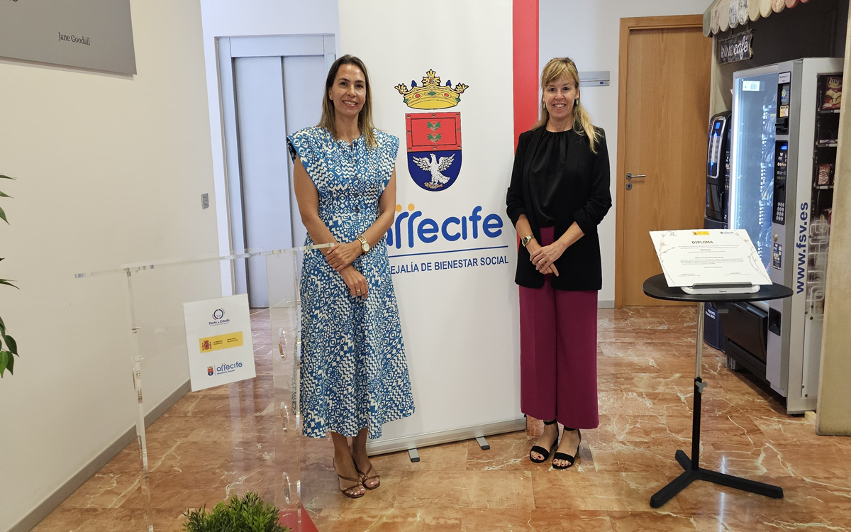 Maite Corujo e Isabel Quevedo durante la clausura del curso