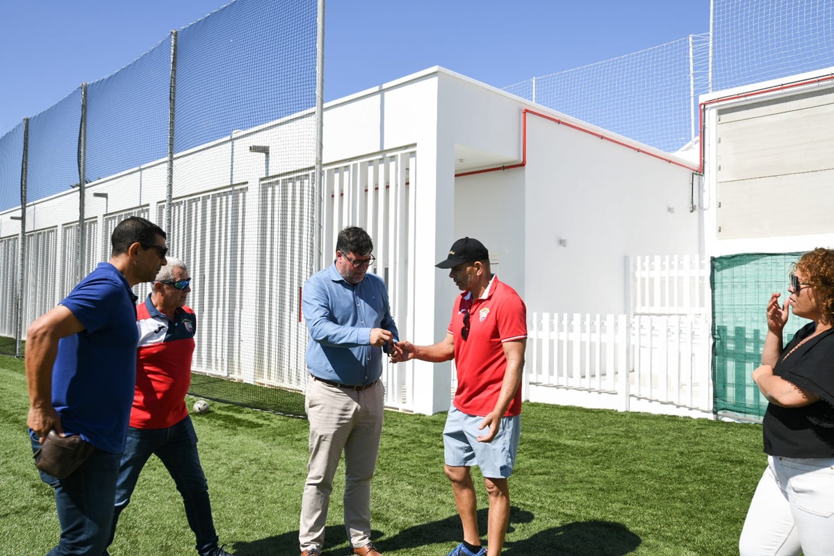 Finalizan las obras de acondicionamiento del campo de fútbol de San Bartolomé