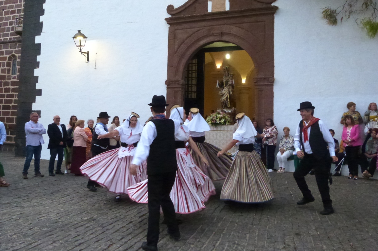 Ofrenda a la Virgen del Carmen en Teguise