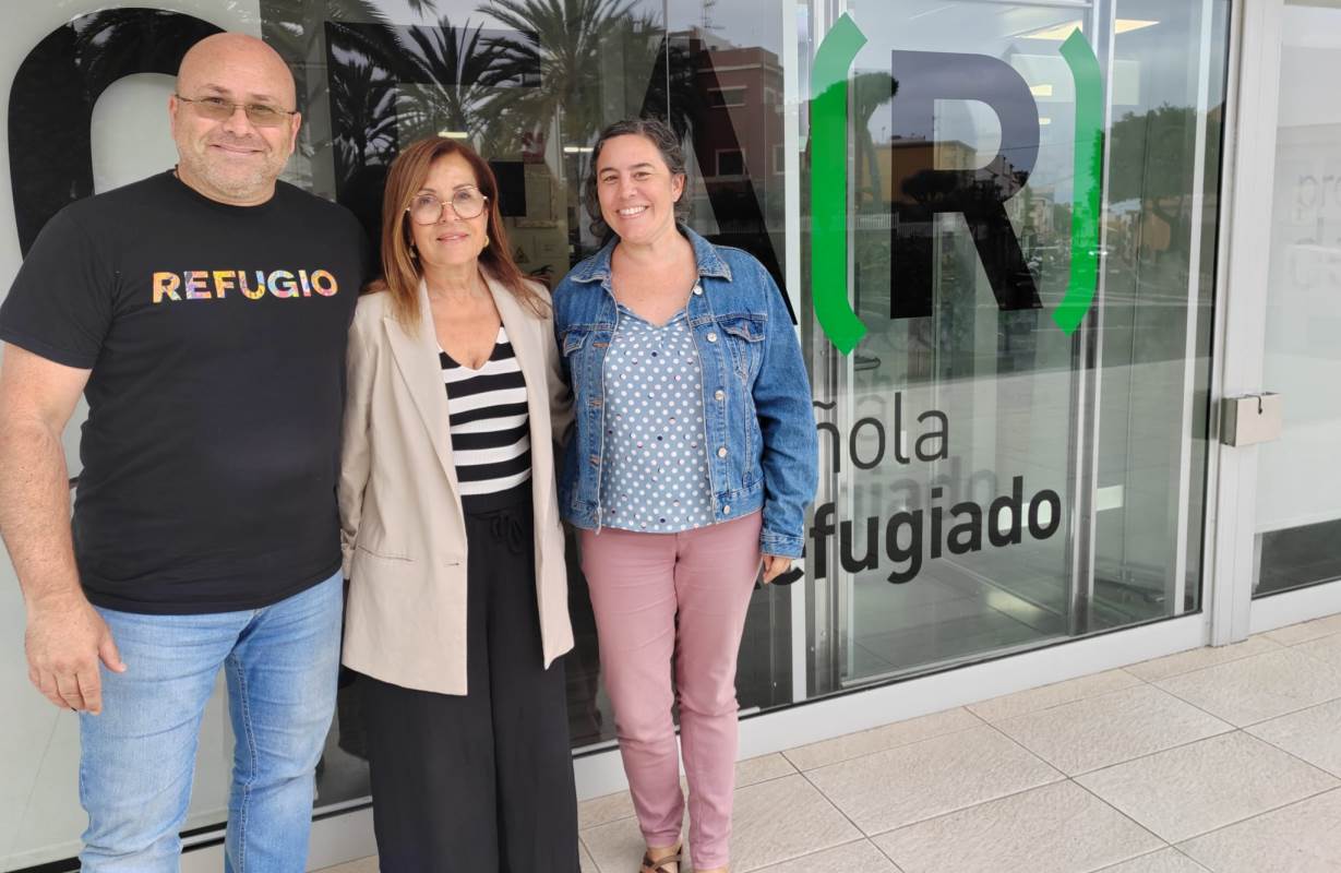 Lola Padrón con Comisión Española de Ayuda al Refugiado en Canarias (CEAR)