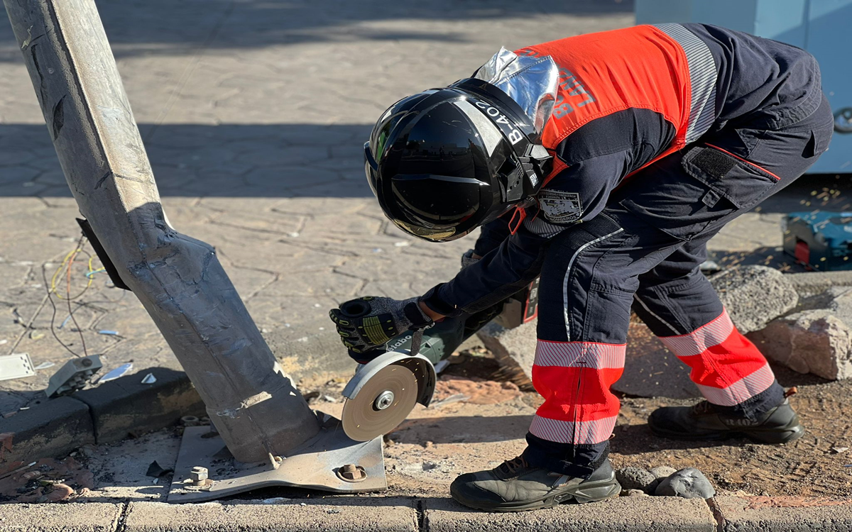 Retirada de la farola afectada