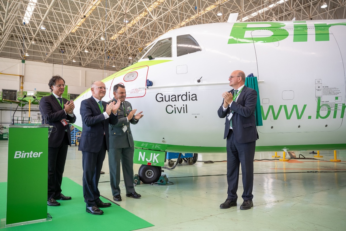 Binter homenajea a la Guardia Civil poniendo su nombre a un avión