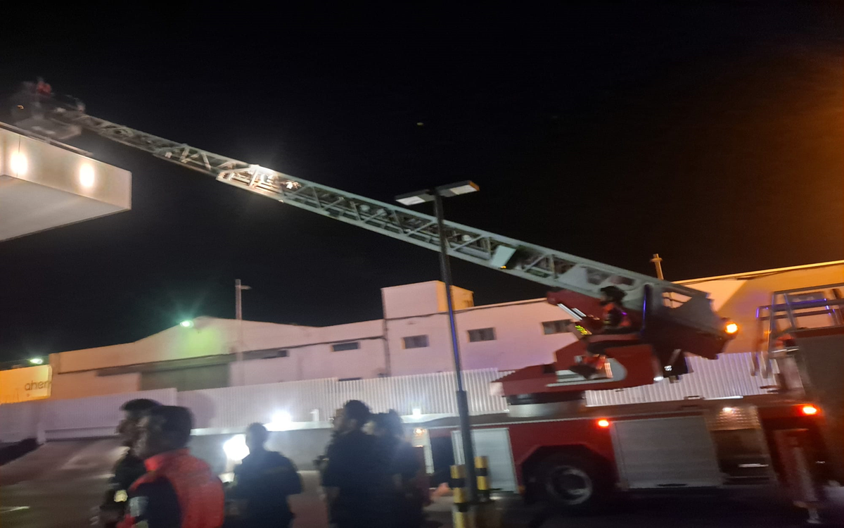 La autoescala utilizada por los bomberos para rescatar a la mujer