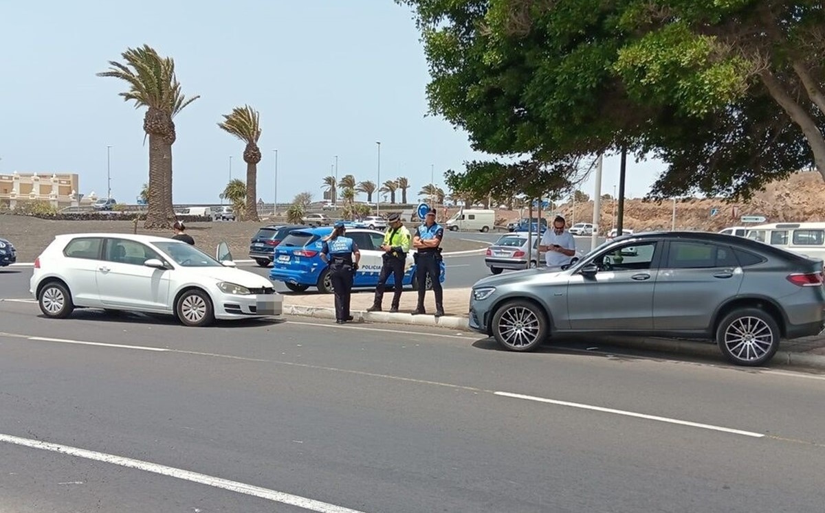 Accidente sin heridos en una rotonda a la salida de Arrecife