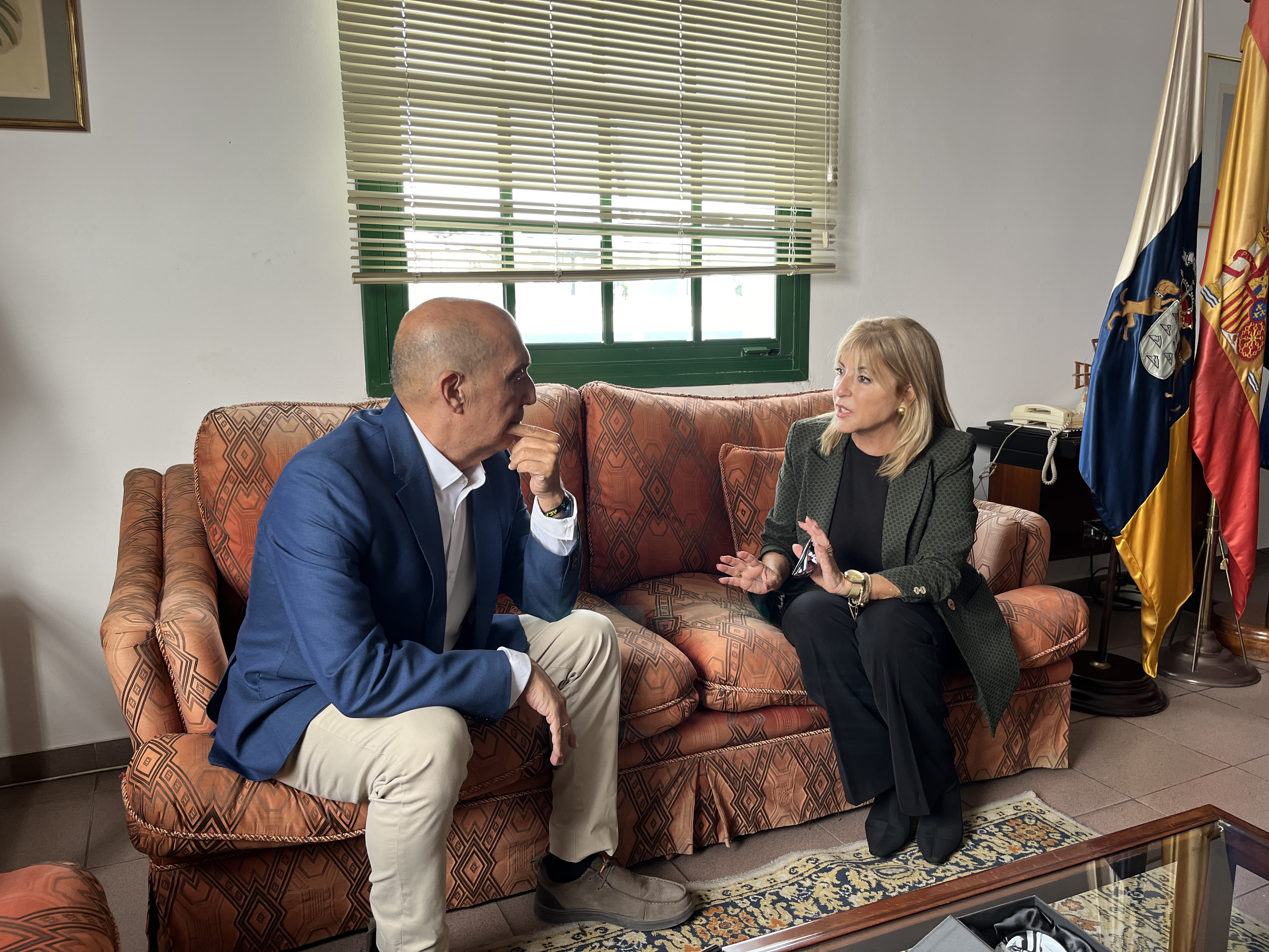 Encuentro de la presidenta de la CEL, Beatriz Salazar, con el director insular de la Administración General del Estado en Lanzarote, Pedro Viera.