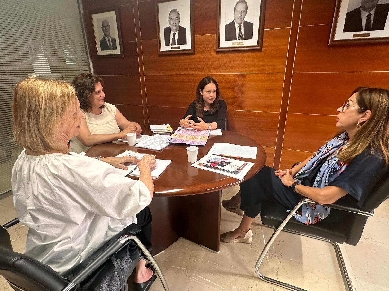 Lola Padrón en su reunión con Cáritas